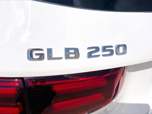 New 2025 Mercedes-Benz GLB 250 image 15