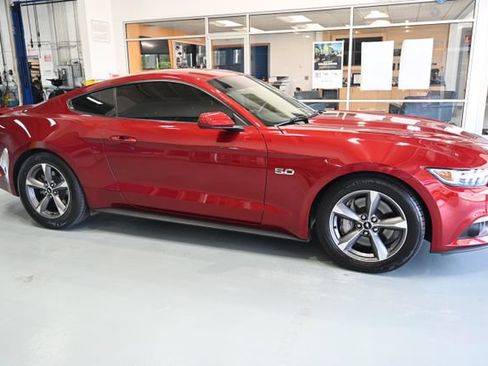 Used 2015 Ford Mustang GT RWD image 4