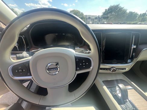 Used 2022 Volvo S60 B5 Momentum AWD/4WD image 17