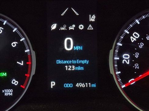 Used 2021 Toyota RAV4 XLE w/ Convenience Package FWD image 11