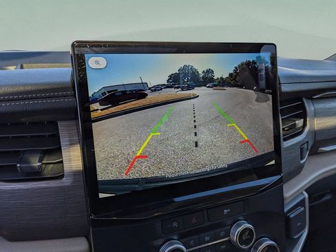 Used 2024 Ford Expedition Limited image 19