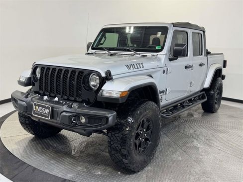Used 2022 Jeep Gladiator Sport image 3