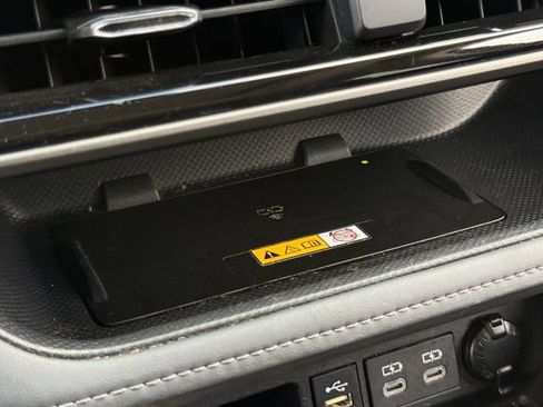 Used 2024 Toyota Highlander XLE FWD image 24