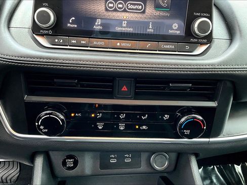 Used 2024 Nissan Rogue S image 16