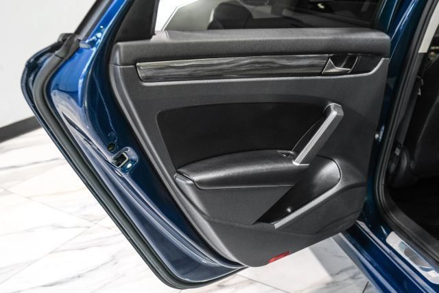 Used 2020 Volkswagen Passat 2.0T R-Line FWD image 43