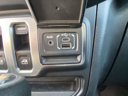 Used 2021 Jeep Wrangler Sport S image 21