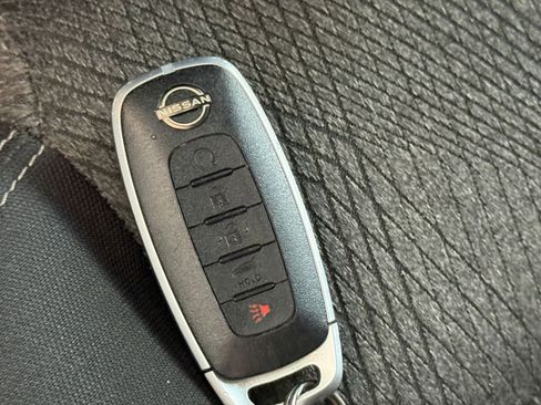 Used 2025 Nissan Rogue SV FWD image 21