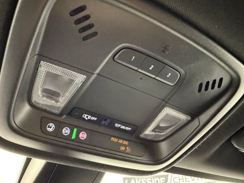 Used 2023 Chevrolet Traverse LT image 26