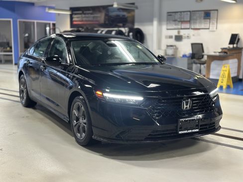 Used 2023 Honda Accord EX image 3