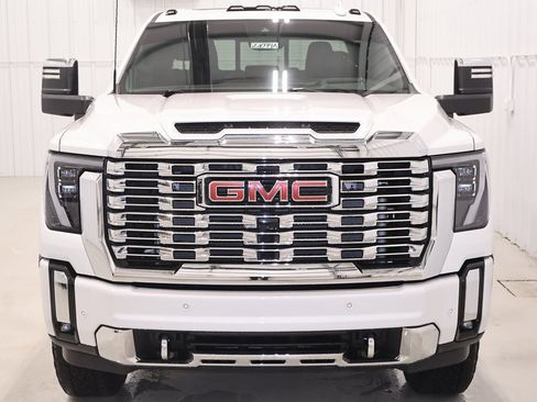 Used 2024 GMC Sierra 2500 Denali w/ Denali Reserve Package image 4