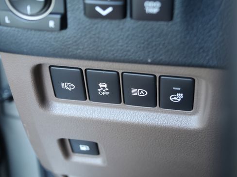 Used 2023 Lexus GX 460 Premium w/ Accessory Package AWD/4WD image 16