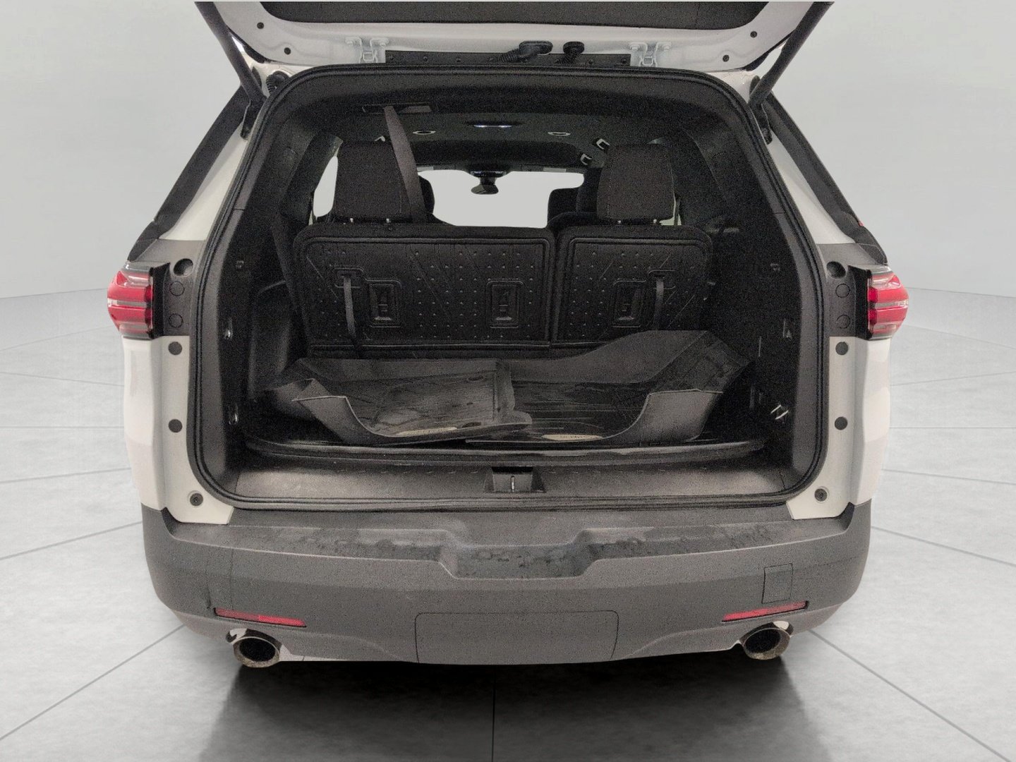 Used 2023 Chevrolet Traverse LT w/ LPO, Floor Liner Package AWD/4WD image 16