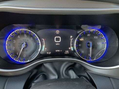 Used 2023 Chrysler Pacifica Touring-L FWD image 25