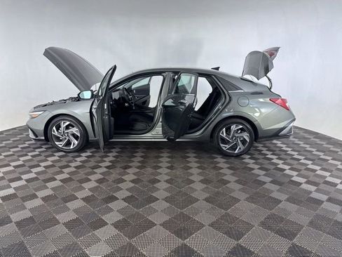 Certified 2025 Hyundai Elantra SEL image 12