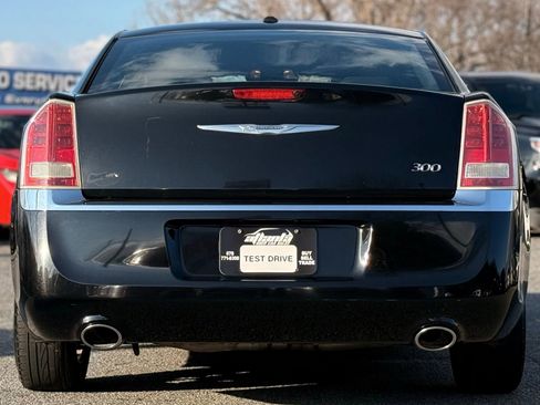 Used 2014 Chrysler 300 image 4