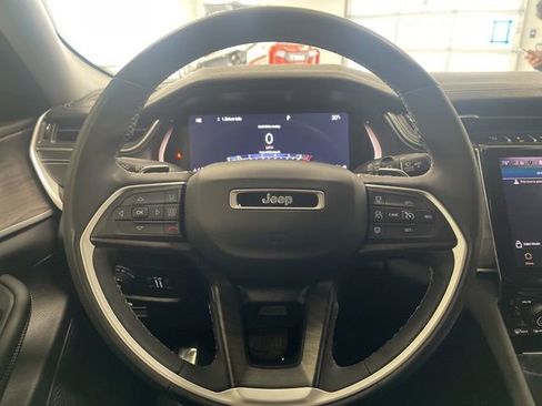 Used 2023 Jeep Grand Cherokee Limited image 37