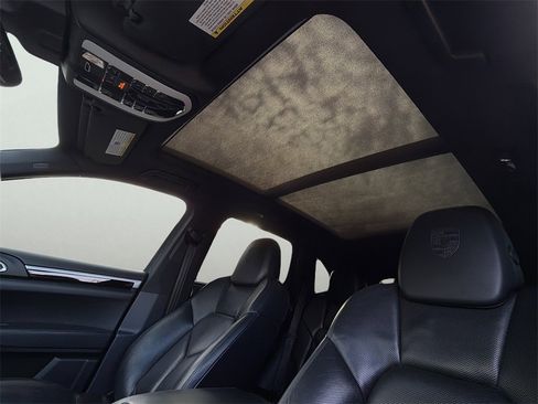 Used 2017 Porsche Cayenne Platinum Edition w/ Premium Package (PJV) image 44