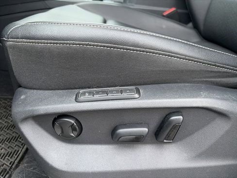 Used 2023 Volkswagen Atlas SEL R-Line image 11