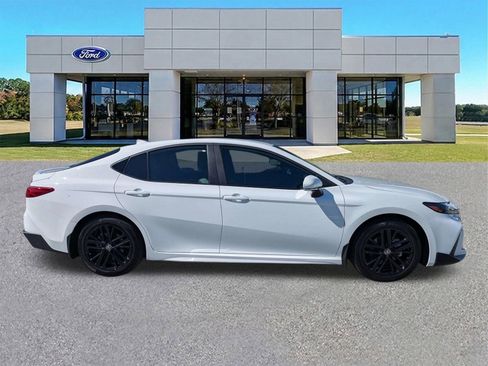 Used 2026 Toyota Camry SE FWD image 2