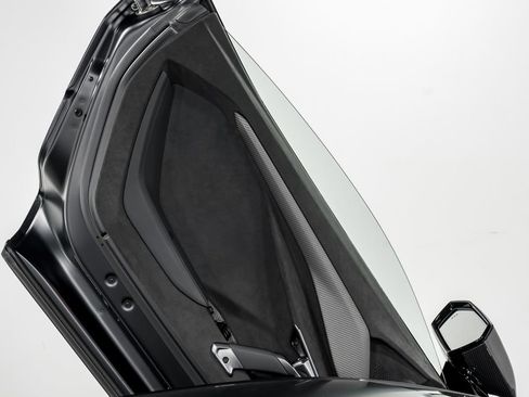 Used 2024 Lamborghini Revuelto image 9