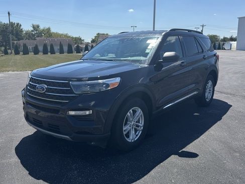 Used 2023 Ford Explorer XLT w/ Equipment Group 202A image 3