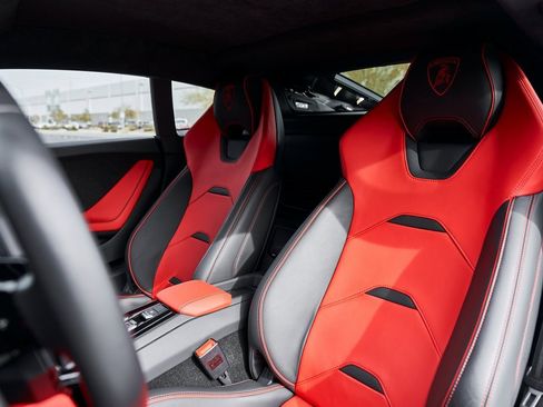 Used 2023 Lamborghini Huracan EVO image 48