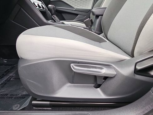 Certified 2022 Volkswagen Taos S image 27