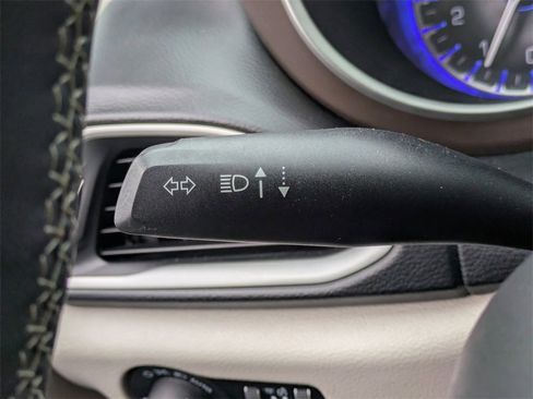 Used 2022 Chrysler Voyager LX image 27