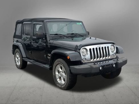 Used 2017 Jeep Wrangler Unlimited Sahara w/ Connectivity Group image 8