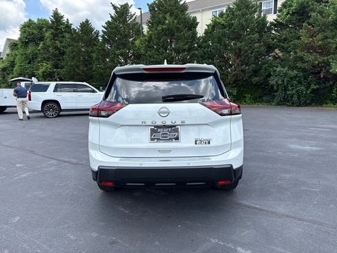 Used 2024 Nissan Rogue SV w/ SV Premium Package AWD/4WD image 4