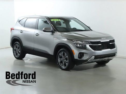 Used 2024 Kia Seltos LX AWD/4WD image 1