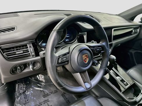 Used 2026 Porsche Macan AWD/4WD image 4
