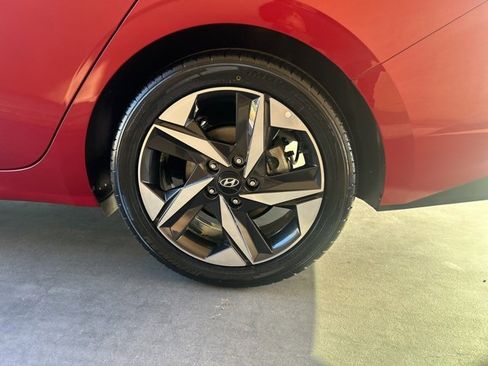 Used 2023 Hyundai Elantra Limited image 32