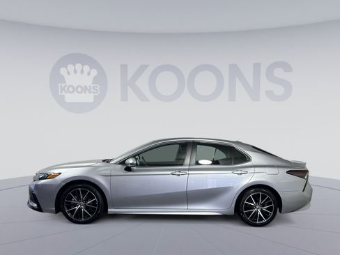 Used 2023 Toyota Camry SE FWD image 7