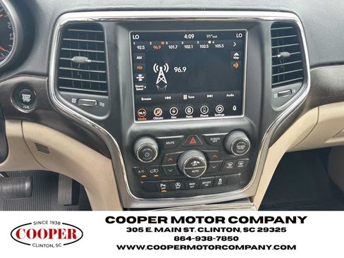 Used 2018 Jeep Grand Cherokee Laredo RWD image 23