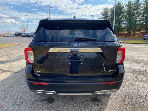 Used 2022 Ford Explorer XLT w/ Equipment Group 202A image 4
