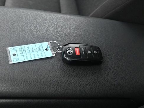 Used 2025 Toyota Camry SE image 14