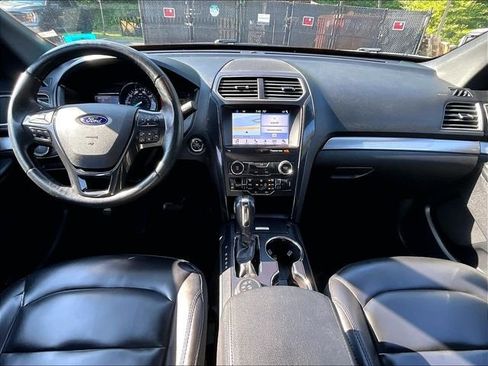 Used 2019 Ford Explorer XLT w/ Equipment Group 202A AWD/4WD image 16