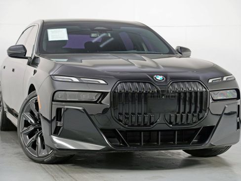 Used 2023 BMW 740i w/ Parking Assistance Package image 6