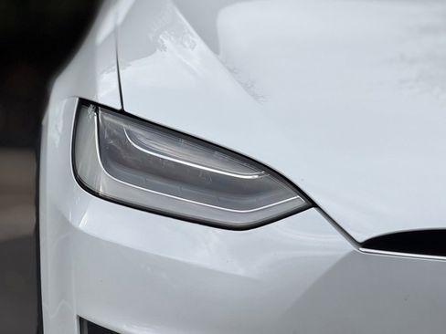 Used 2020 Tesla Model X Long Range image 4