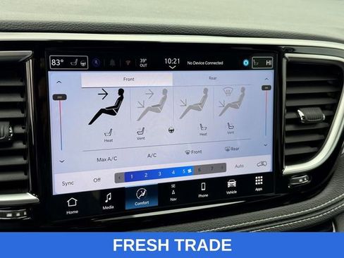 Used 2026 Chrysler Pacifica Limited image 31