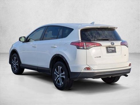 Used 2018 Toyota RAV4 LE w/ Carpet Mat Package image 8