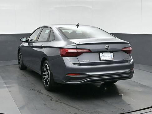 Used 2024 Volkswagen Jetta Sport image 5