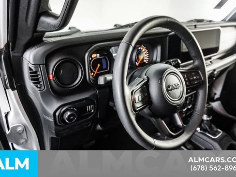 Used 2025 Jeep Wrangler Unlimited Rubicon AWD/4WD image 32