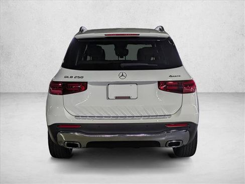 Used 2025 Mercedes-Benz GLB 250 4MATIC image 5