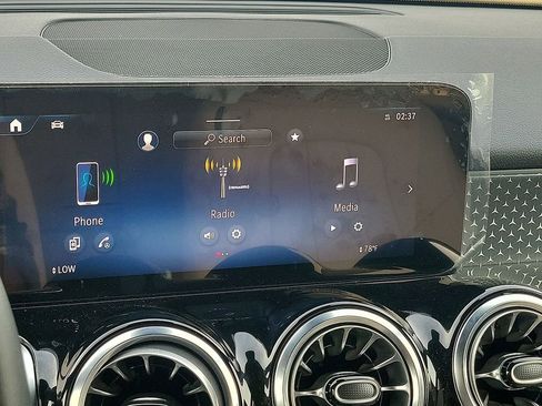New 2025 Mercedes-Benz GLB 250 image 19