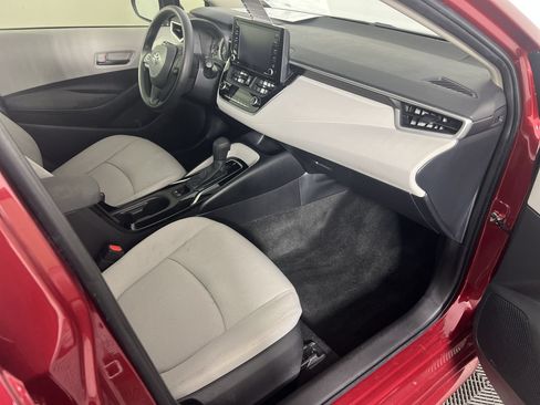 Used 2022 Toyota Corolla LE w/ LE Convenience Package FWD image 35