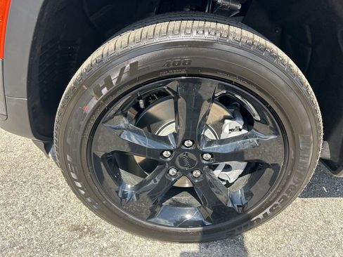 New 2025 Jeep Grand Cherokee L Altitude image 17