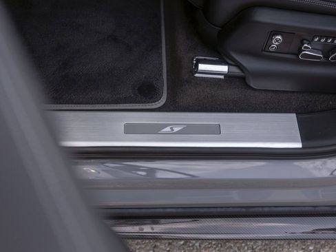 Certified 2025 Bentley Bentayga AWD/4WD image 23