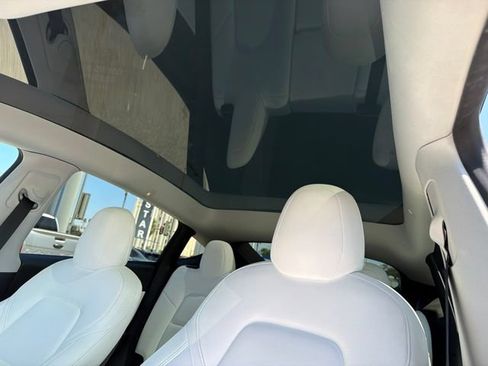 Used 2022 Tesla Model Y Long Range AWD/4WD image 19